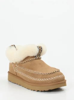 UGG – Hausschuh-Stiefelette aus Veloursleder hellbraun