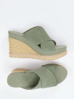 UGG – Keilsandalette aus Veloursleder Salbeigrün