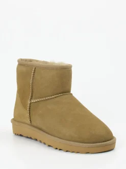 UGG – Lammfell-Boots aus Veloursleder sandbeige