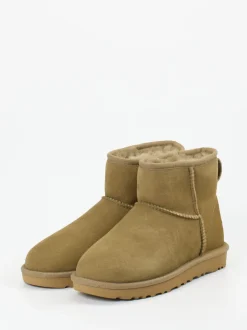 UGG – Lammfell-Boots aus Veloursleder sandbeige