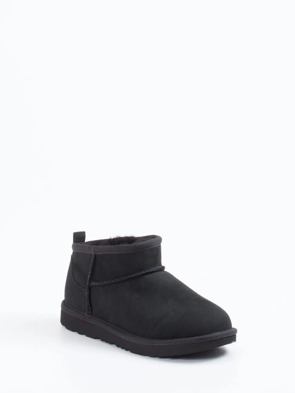 UGG – Lammfell-Boots aus Veloursleder schwarz