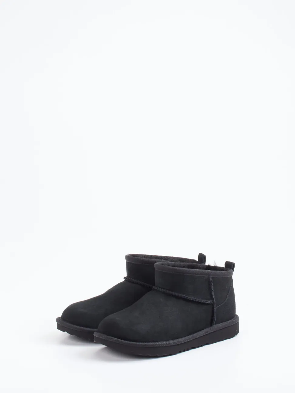 UGG – Lammfell-Boots aus Veloursleder schwarz