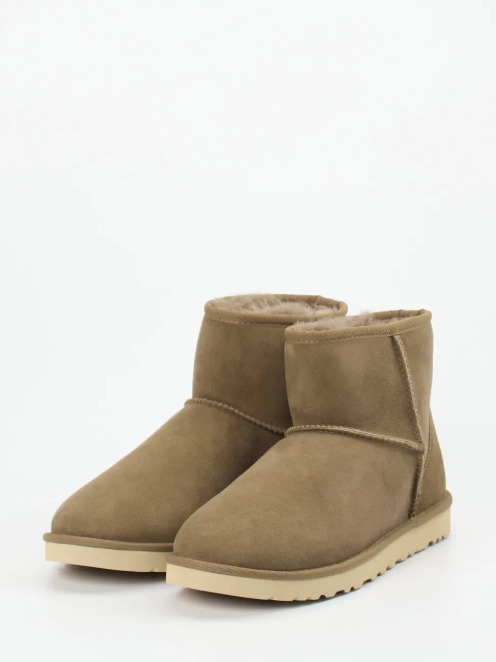 UGG – Lammfell-Boots aus Veloursleder sandbeige