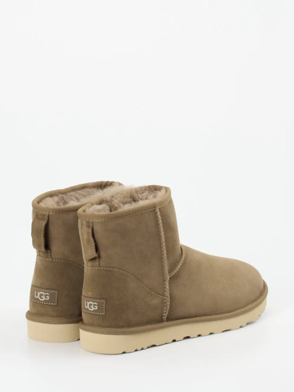 UGG – Lammfell-Boots aus Veloursleder sandbeige
