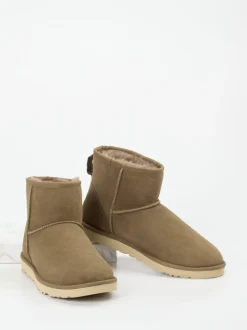 UGG – Lammfell-Boots aus Veloursleder sandbeige