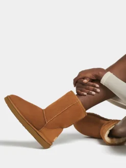 UGG – Lammfell-Boots aus Veloursleder cognacfarben