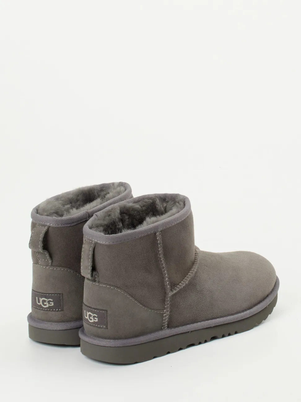 UGG – Lammfell-Boots aus Veloursleder anthrazit
