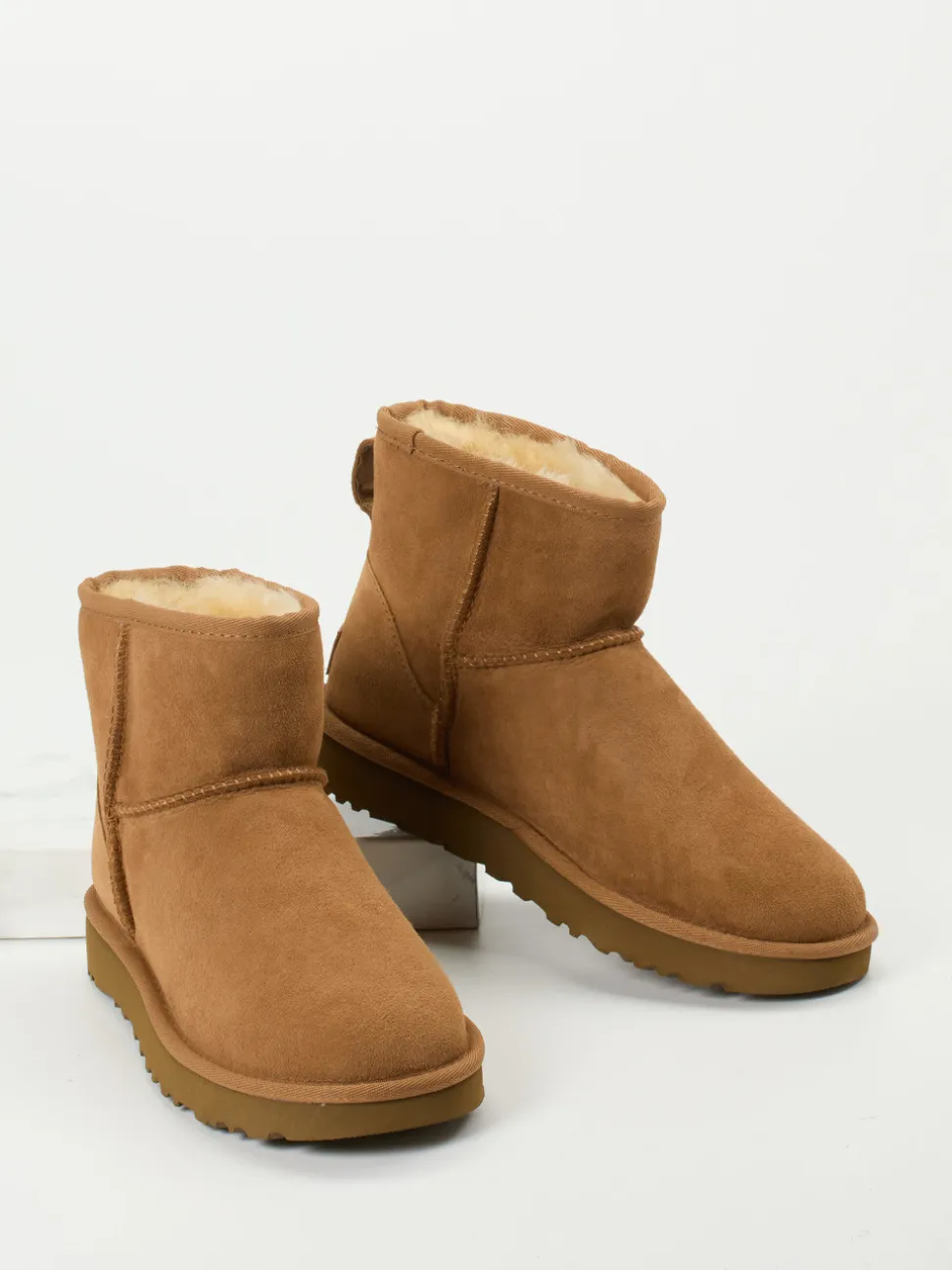 UGG – Lammfell-Boots aus Veloursleder kastanienbraun