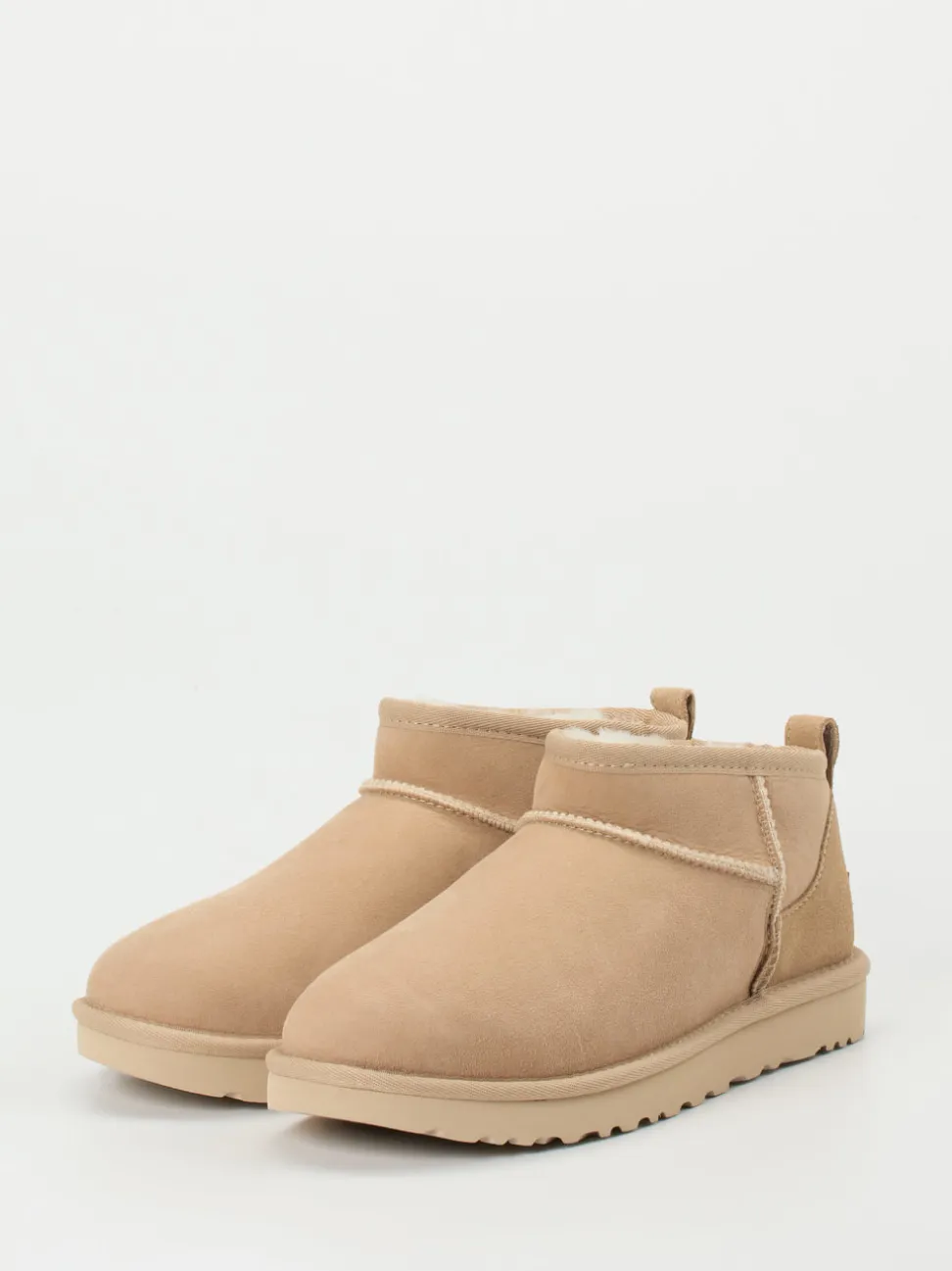 UGG – Lammfell-Boots aus Veloursleder beige
