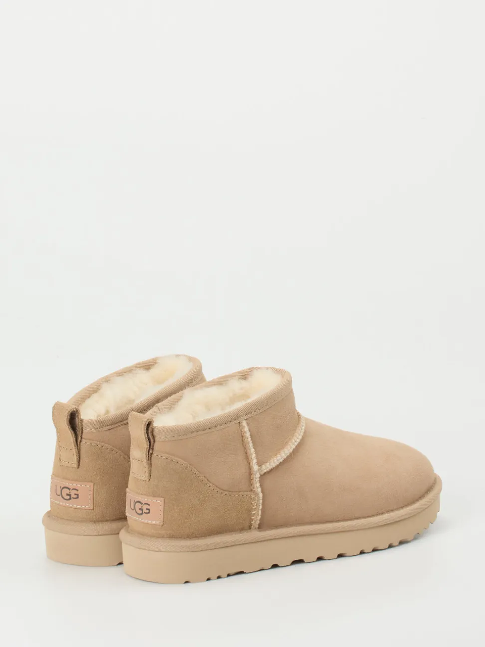 UGG – Lammfell-Boots aus Veloursleder beige