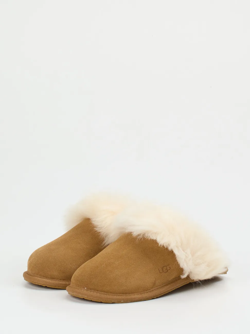 UGG – Lammfell-Hausschuh aus Veloursleder camel