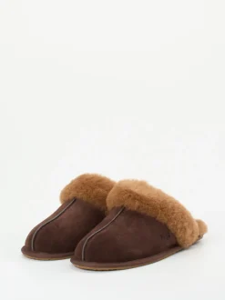 UGG – Lammfellhausschuh aus Veloursleder Dunkelbraun