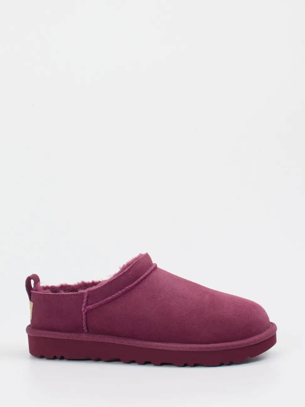 UGG – Lammfell-Hausschuh aus Veloursleder beerenrot