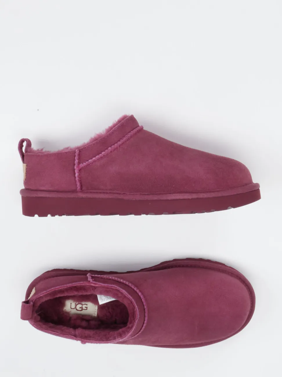 UGG – Lammfell-Hausschuh aus Veloursleder beerenrot