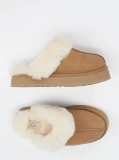 UGG – Lammfell-Pantoffeln aus Veloursleder karamellbraun