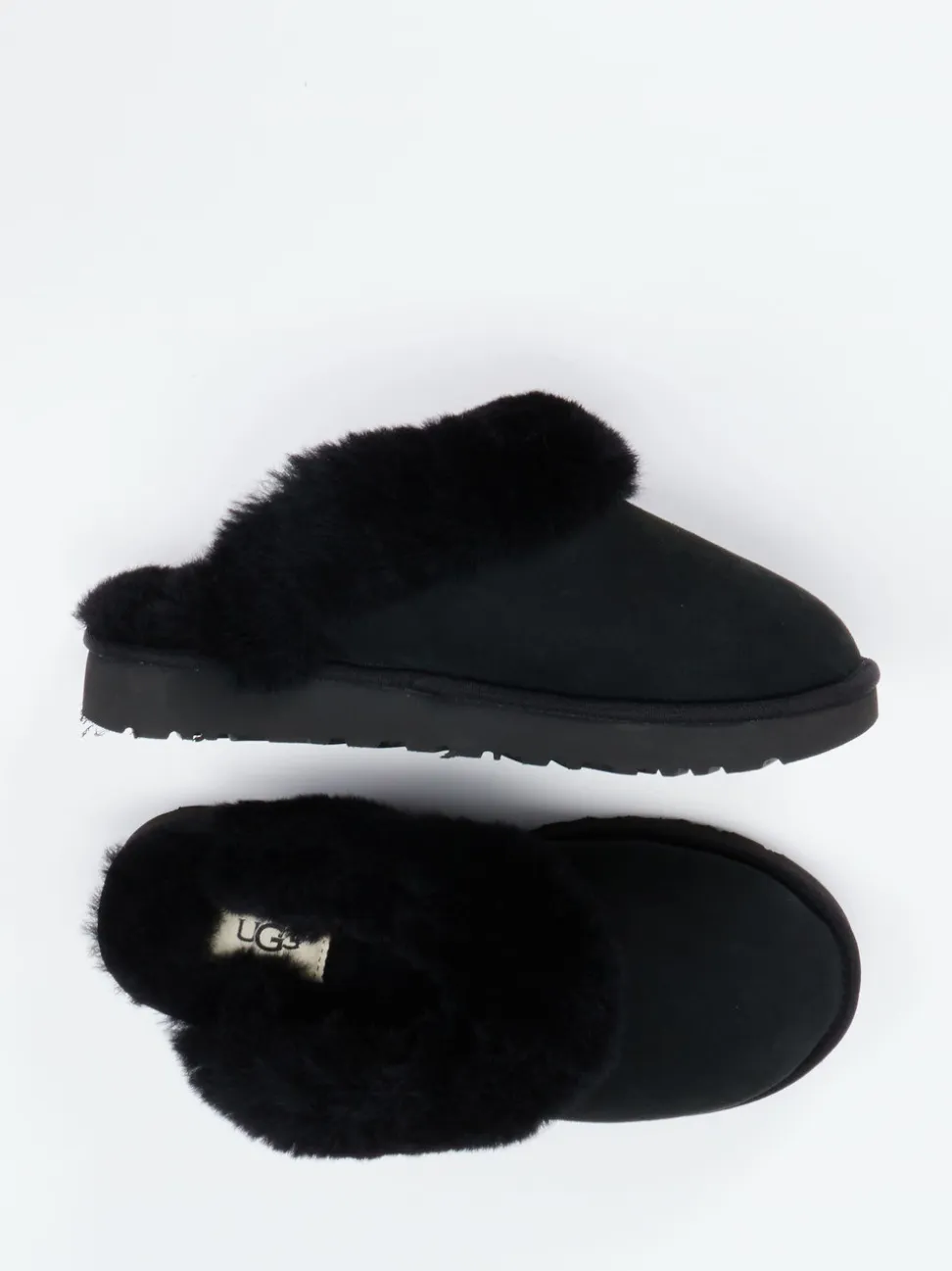 UGG – Lammfell-Pantoletten aus Veloursleder schwarz
