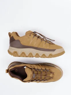 UGG – Outdoor-Sneaker aus Veloursleder camelbraun