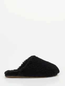 UGG – Pantoffeln aus Fell in Schwarz