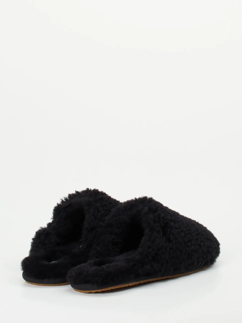 UGG – Pantoffeln aus Fell in Schwarz