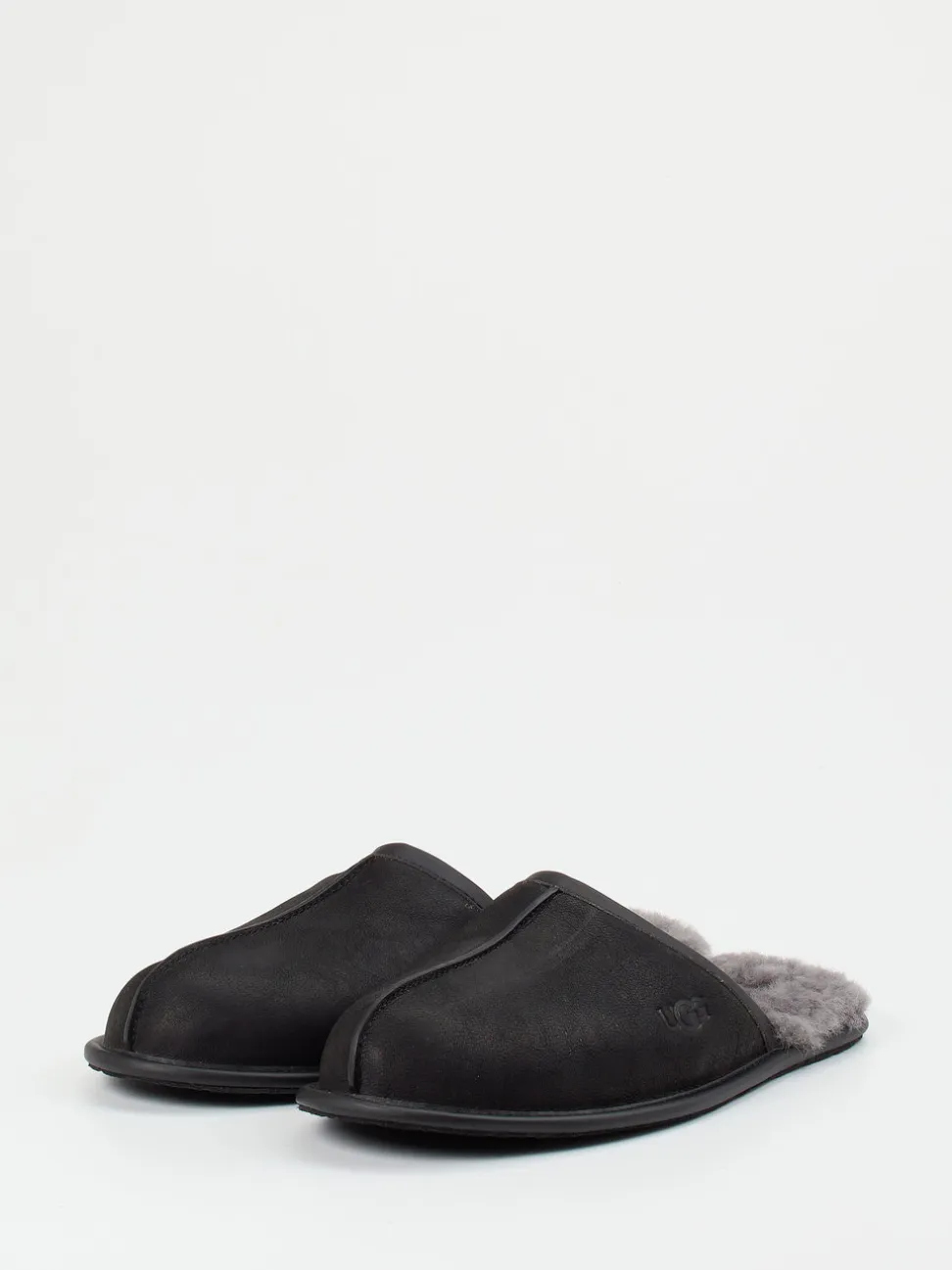 UGG – Pantoffeln aus Nubukleder schwarz
