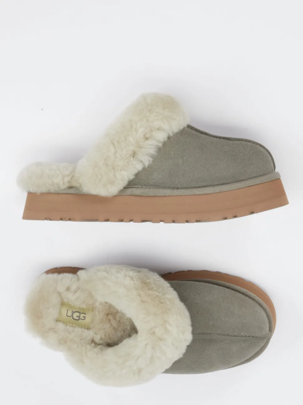 UGG – Pantoffeln aus Veloursleder mit Lammfell