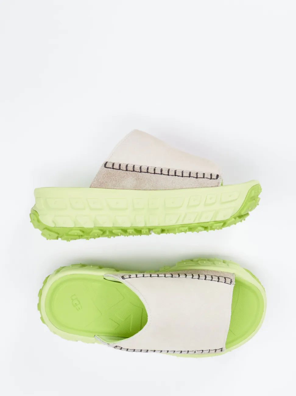 UGG – Pantolette aus Veloursleder in Beigegrau