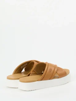 UGG – Plateau-Sandalen aus Kalbleder cognacfarben
