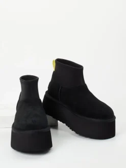 UGG – Plateau-Stiefelette aus Veloursleder Schwarz