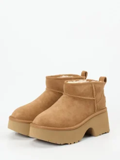 UGG – Plateau-Stiefelette aus Veloursleder braun