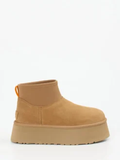 UGG – Plateau-Stiefelette aus Veloursleder Karamell