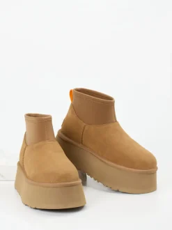 UGG – Plateau-Stiefelette aus Veloursleder Karamell