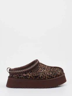 UGG – Plattform-Hausschuh aus Fell mit Leopardmuster