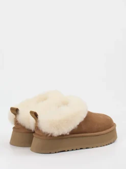 UGG – Plattform-Hausschuh aus Veloursleder karamellbraun