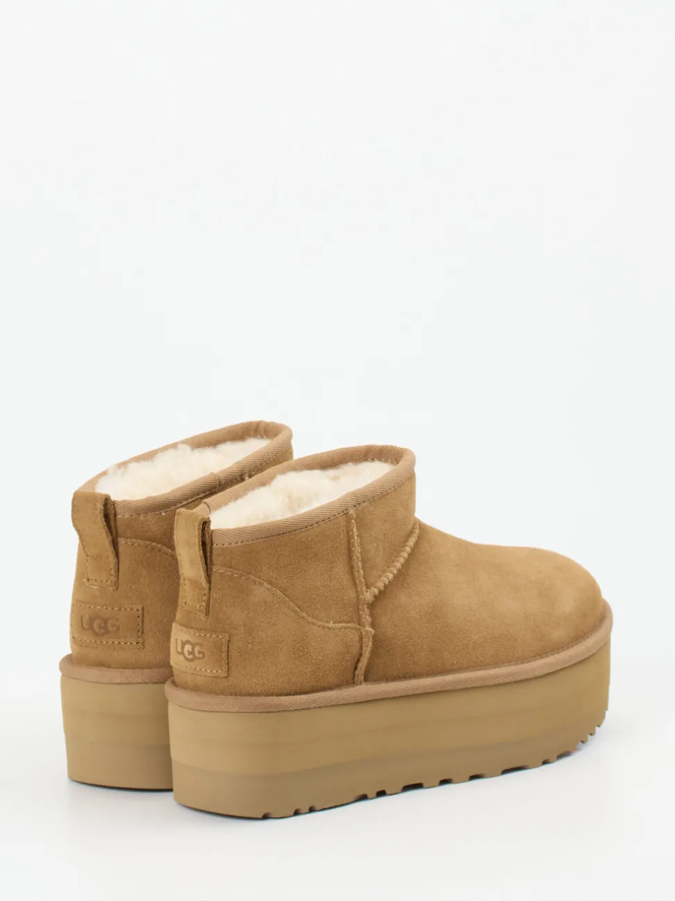 UGG – Plattform-Stiefelette aus Veloursleder camelbraun