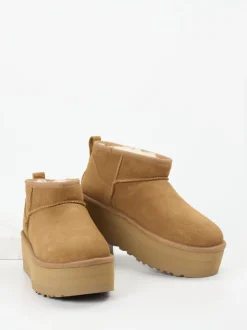 UGG – Plattform-Stiefelette aus Veloursleder camelbraun