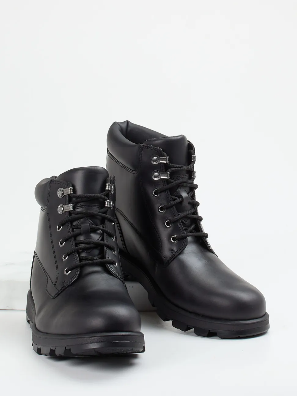 UGG – Schnürboots aus Fettleder schwarz