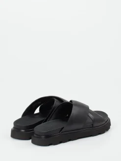 UGG – Slides aus Kalbleder in Schwarz