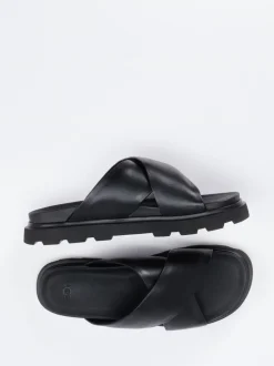UGG – Slides aus Kalbleder in Schwarz
