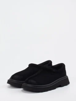UGG – Slip-On Loafer aus Veloursleder Schwarz