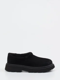 UGG – Slip-On Loafer aus Veloursleder Schwarz