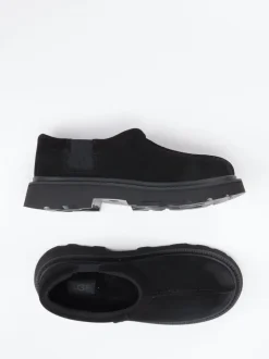 UGG – Slip-On Loafer aus Veloursleder Schwarz