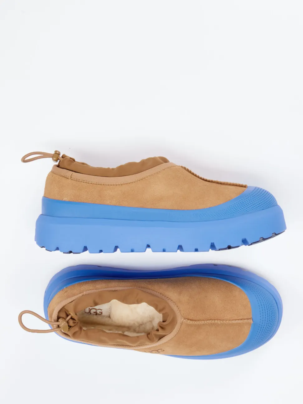 UGG – Slipper aus Veloursleder Camelbraun