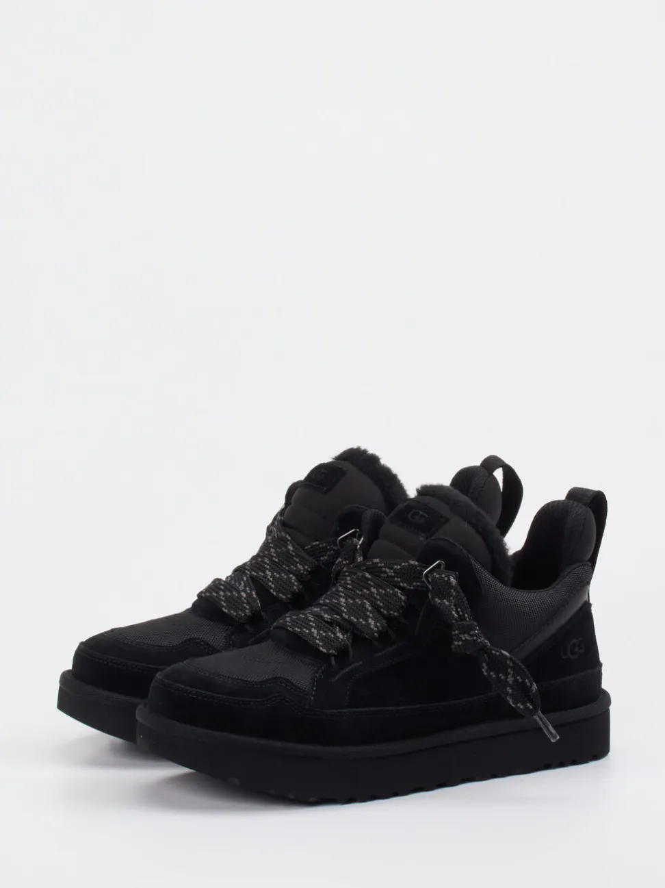 UGG – Sneaker aus Veloursleder schwarz gefüttert