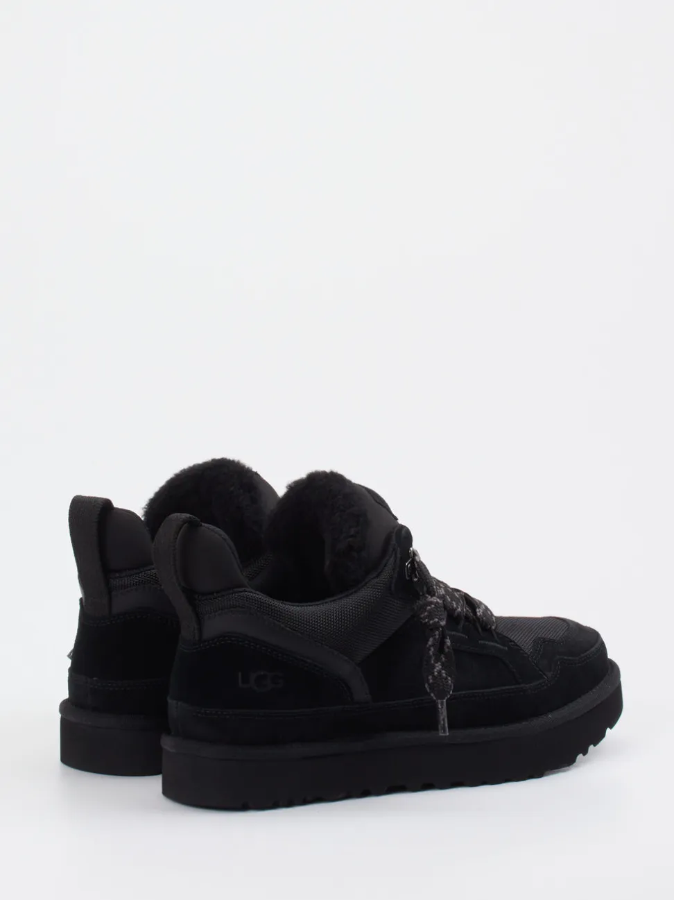 UGG – Sneaker aus Veloursleder schwarz gefüttert