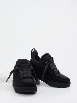 UGG – Sneaker aus Veloursleder schwarz gefüttert