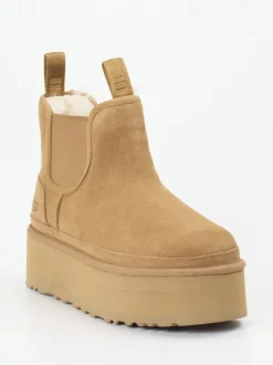 UGG – Stiefelette aus Veloursleder sandbeige