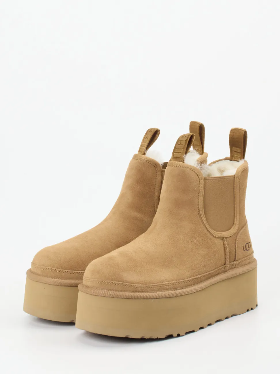 UGG – Stiefelette aus Veloursleder sandbeige