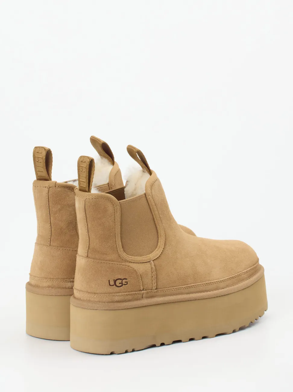 UGG – Stiefelette aus Veloursleder sandbeige