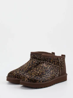UGG – Stiefeletten aus Fell mit Leoprint
