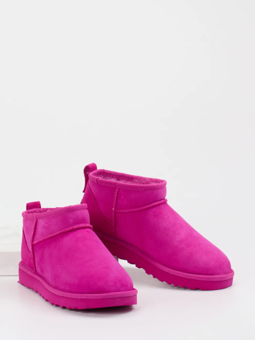 UGG – Stiefeletten aus Veloursleder in Pink